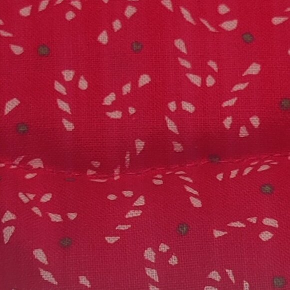 Hotpad detailed with a lifelike Quail on a red background. Quaint and beautiful. - Picture 5 of 5